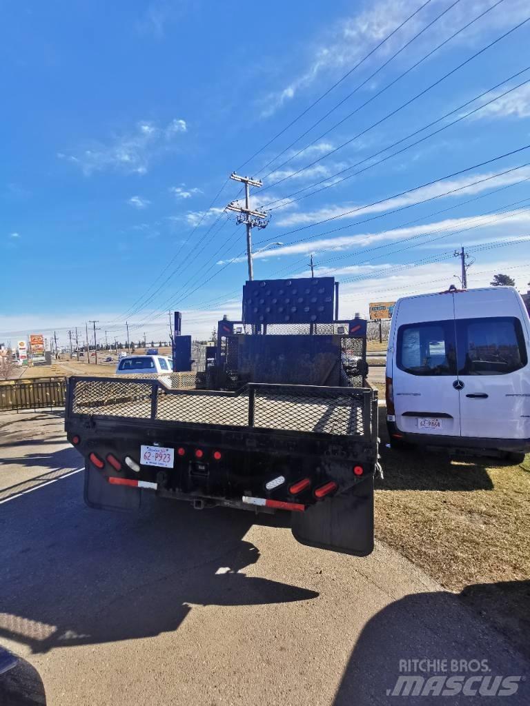 Ford F 550 XLT شاحنات مسطحة/مفصلية الجوانب
