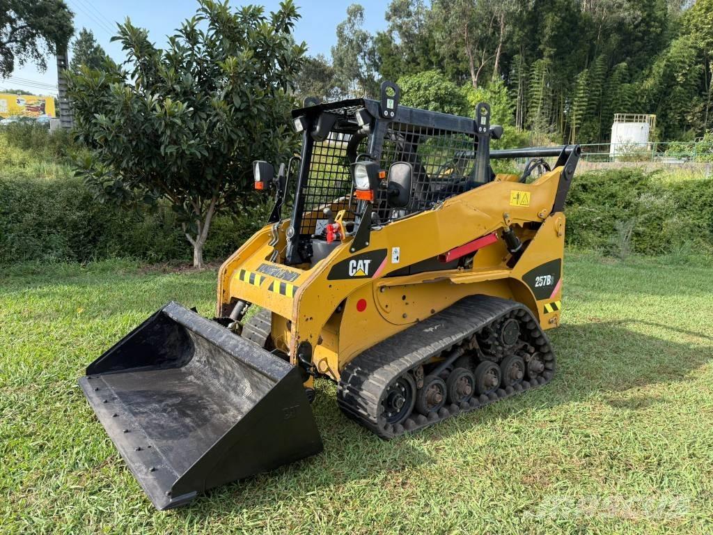 CAT 257 B لوادر زحافة