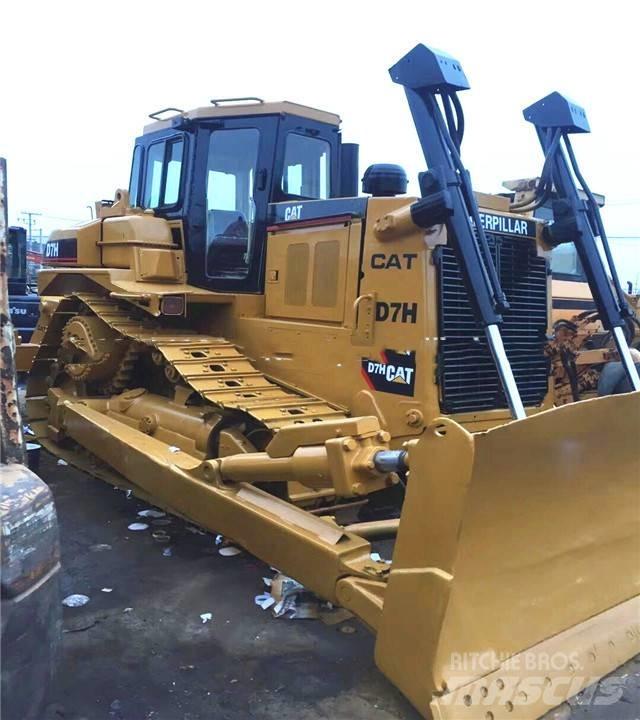 CAT D7H بلدوزرات مجنزرة