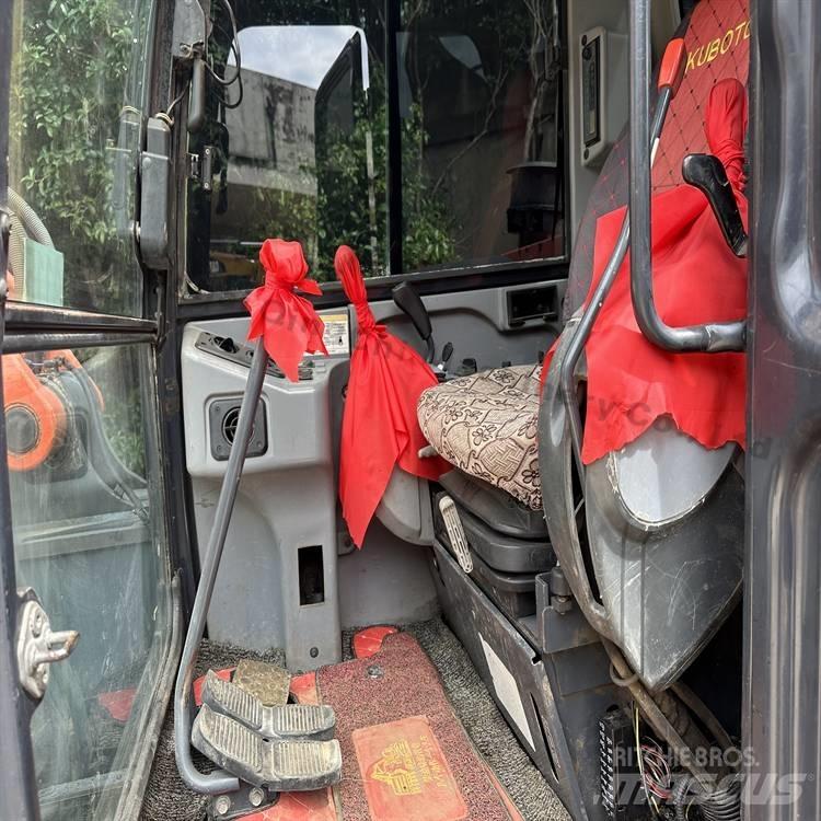Kubota 183-3 حفارات زحافة