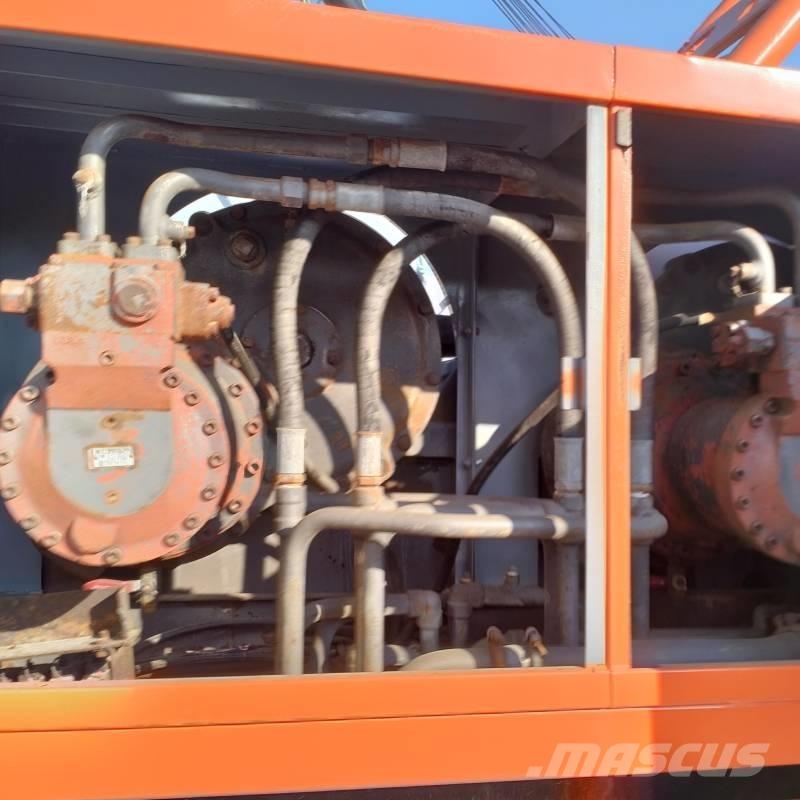 Hitachi KH 150 رافعات مجنزرة