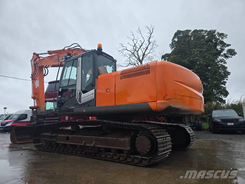 Hitachi ZX 210 حفارات زحافة