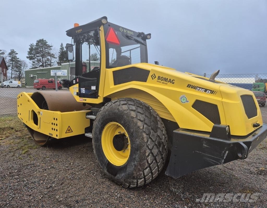 Bomag BW216D-5 مداحل أحادية الأسطوانة
