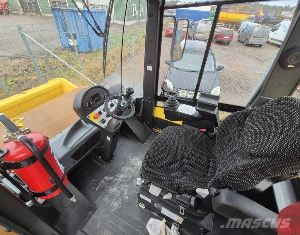 Bomag BW216D-5 مداحل أحادية الأسطوانة