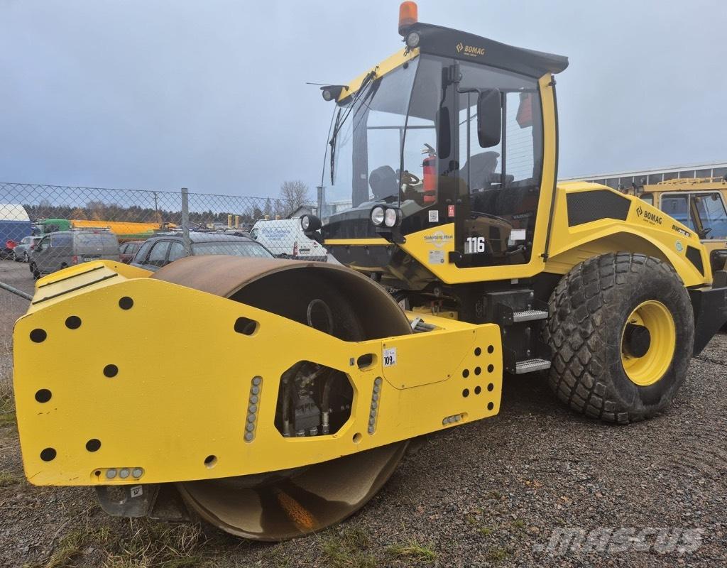 Bomag BW216D-5 مداحل أحادية الأسطوانة