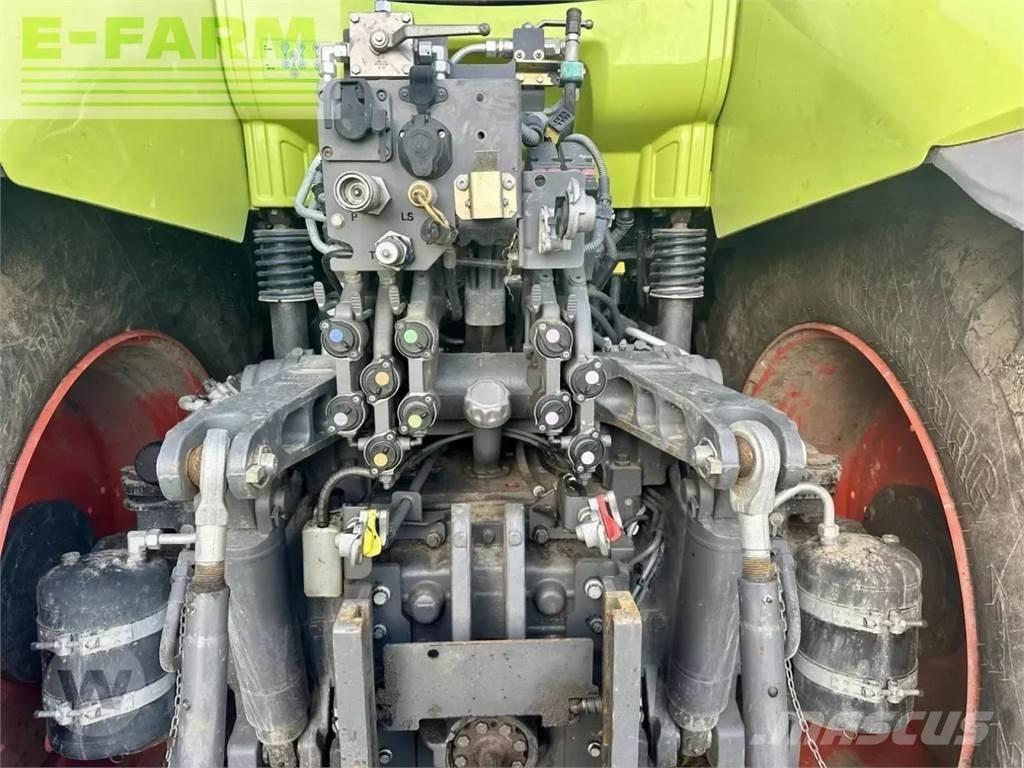 CLAAS axion 850 الجرارات