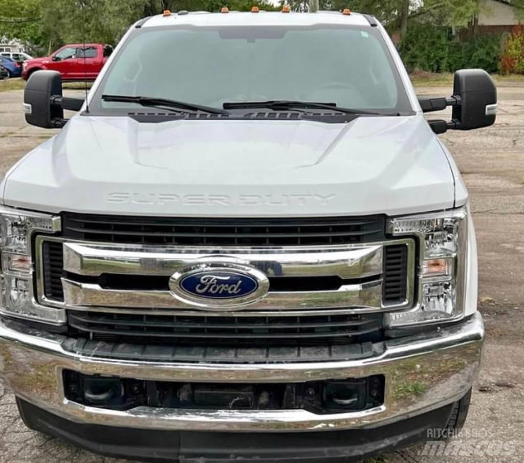 Ford F 350 XLT شاحنات أخرى