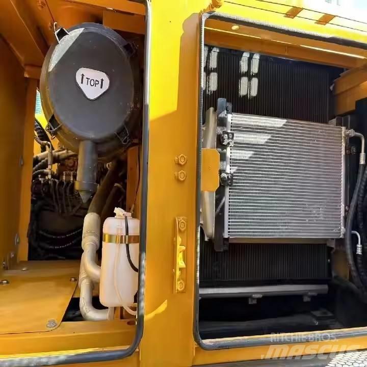 Sany SY 215 C حفارات زحافة