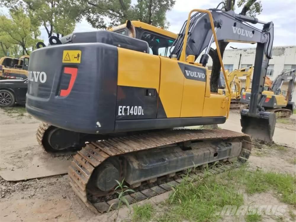 Volvo EC 140 B LC حفارات زحافة