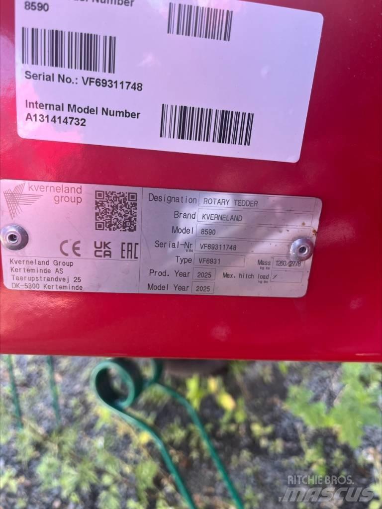 Kverneland 8590 مكابس وميبسات التبن