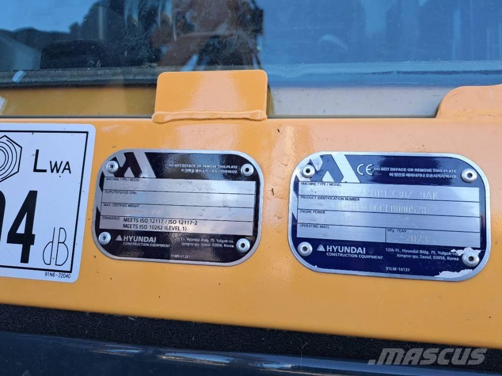 Hyundai R30 Z-9AK حفارات صغيرة أقل من 7 طن (حفارات صغيرة)