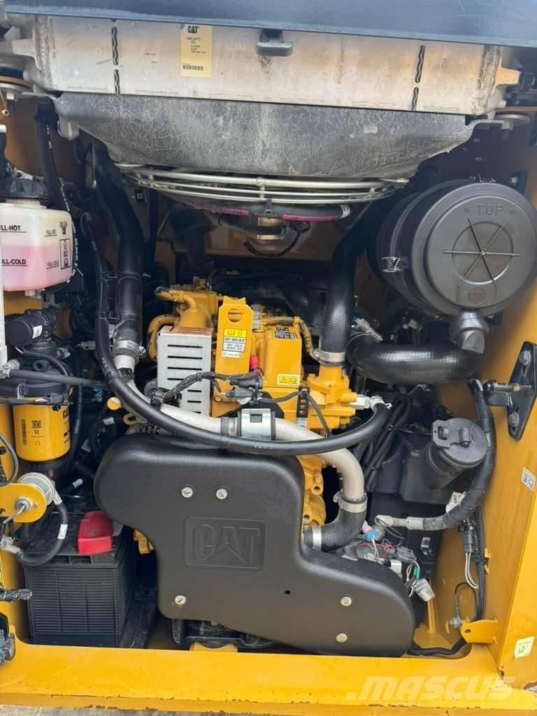 CAT 279 D3 لوادر انزلاقية التوجيه