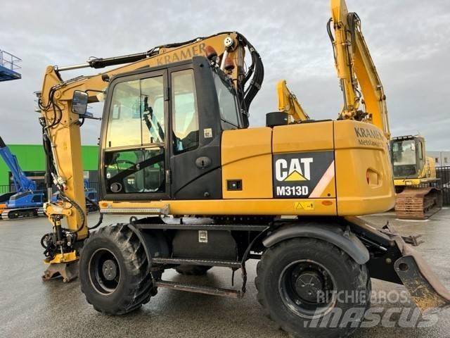 CAT M 313 D حفارات بعجل