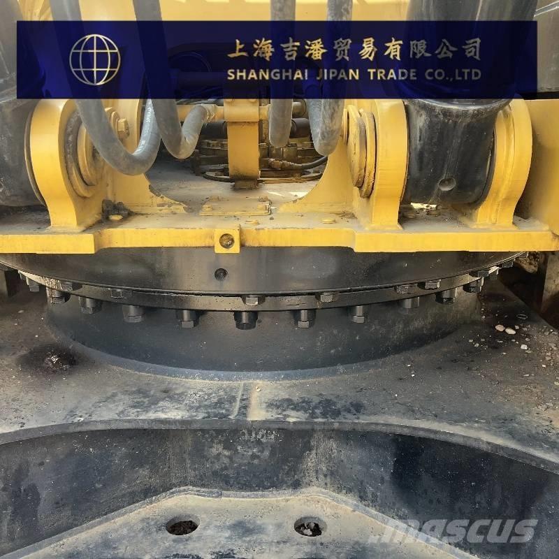 CAT 326 D حفارات زحافة