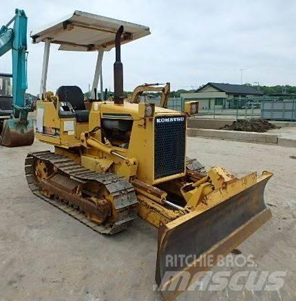 Komatsu D 20 A-6 بلدوزرات مجنزرة