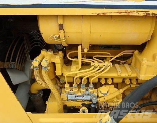 Komatsu D 20 A-6 بلدوزرات مجنزرة