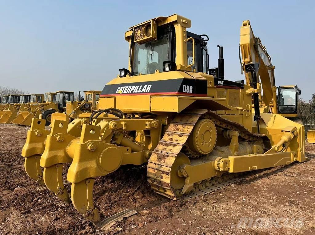 CAT D 8 R بلدوزرات مجنزرة