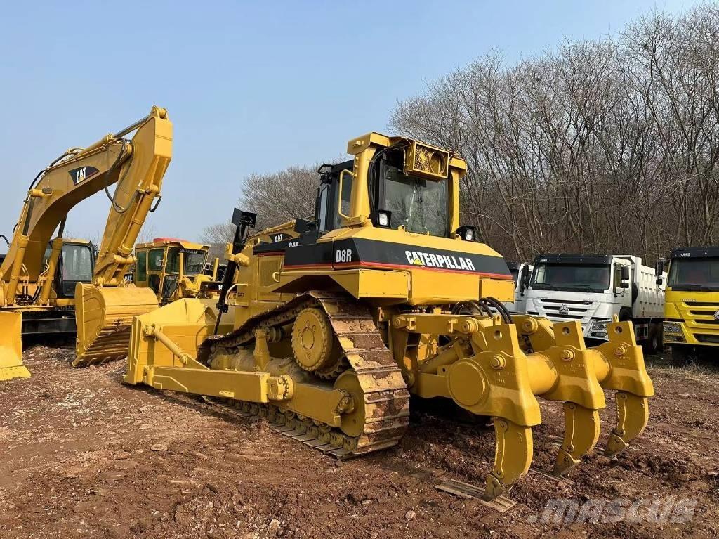 CAT D 8 R بلدوزرات مجنزرة
