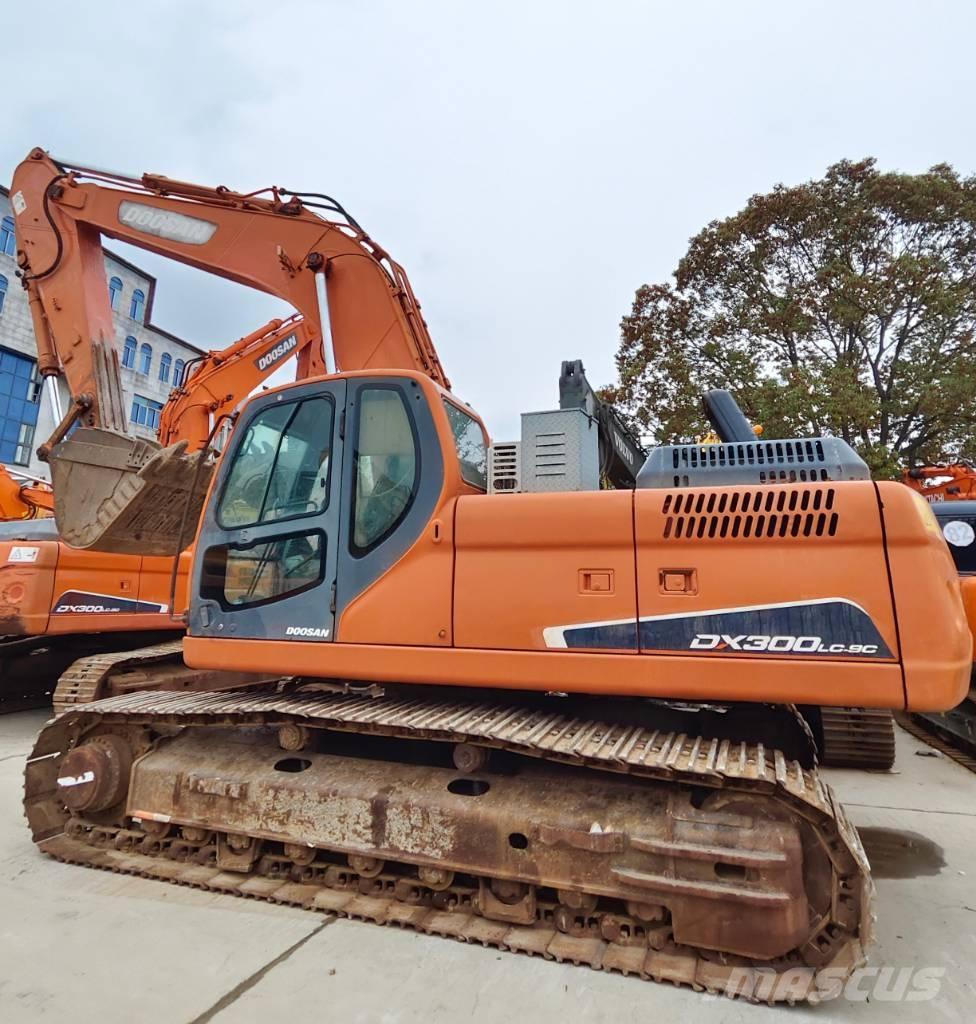 Doosan DX 300 LC حفارات زحافة