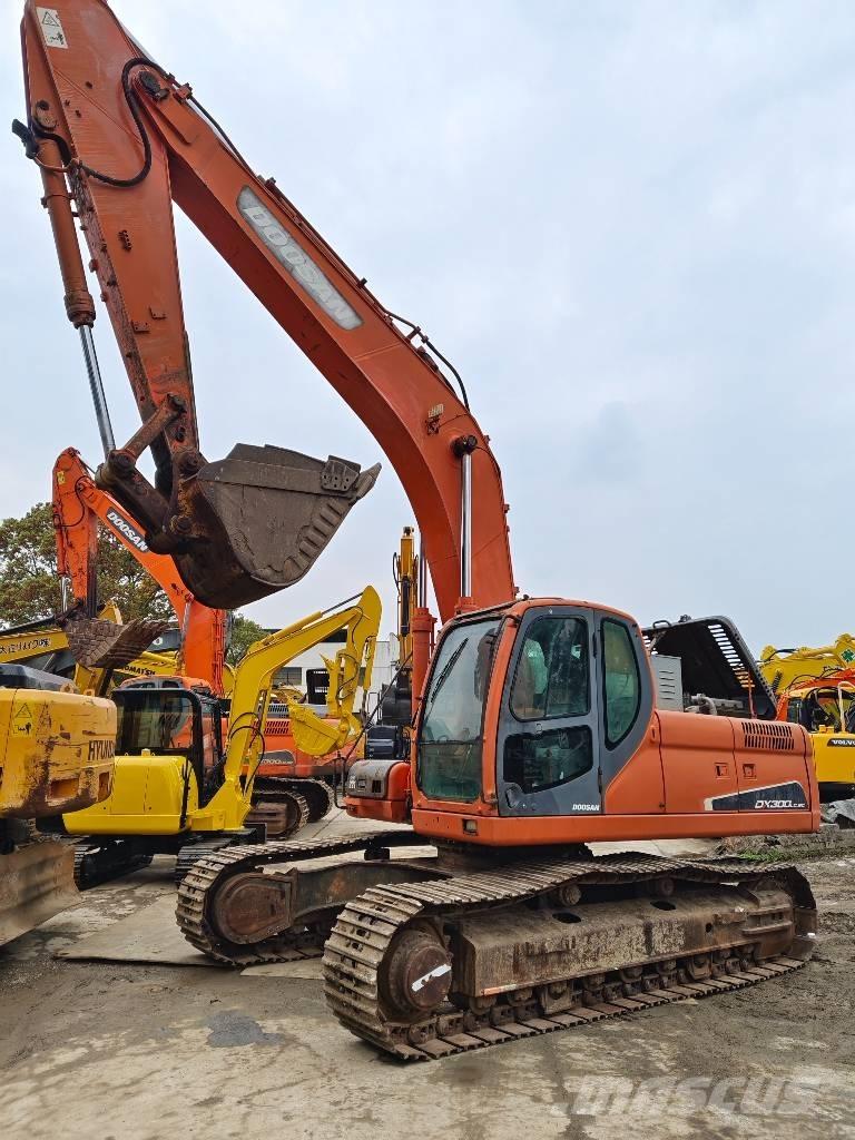 Doosan DX 300 LC حفارات زحافة