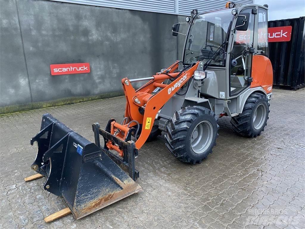 Weycor AR320 Cab لوادر متعددة الأغراض