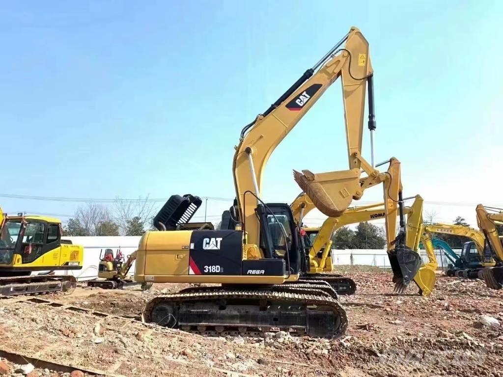 CAT 318d حفارات زحافة