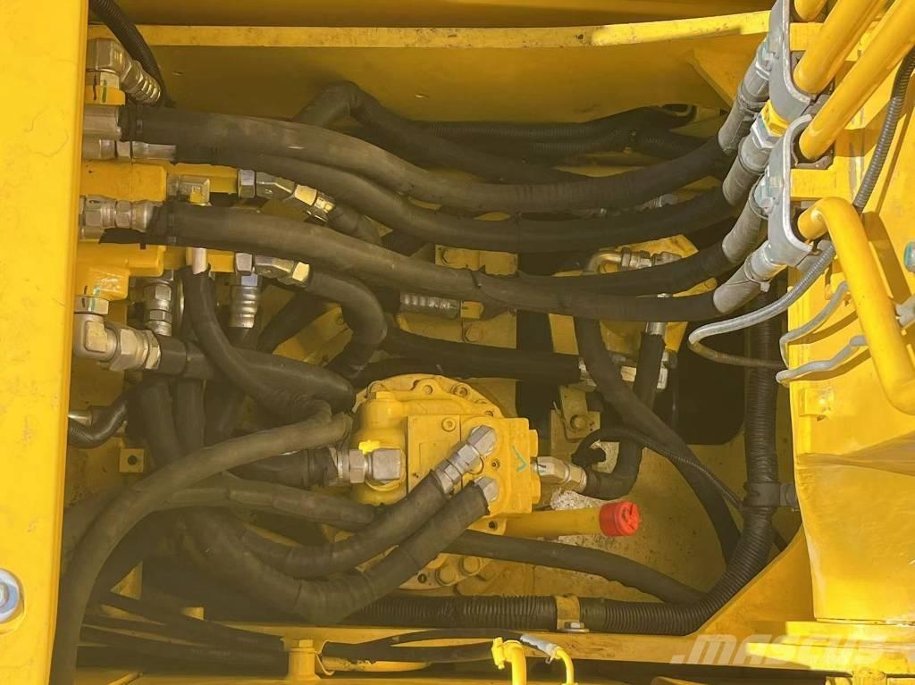 Komatsu PC 130 حفارات زحافة