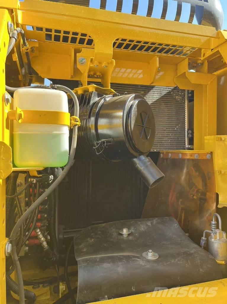 Komatsu PC 130 حفارات زحافة