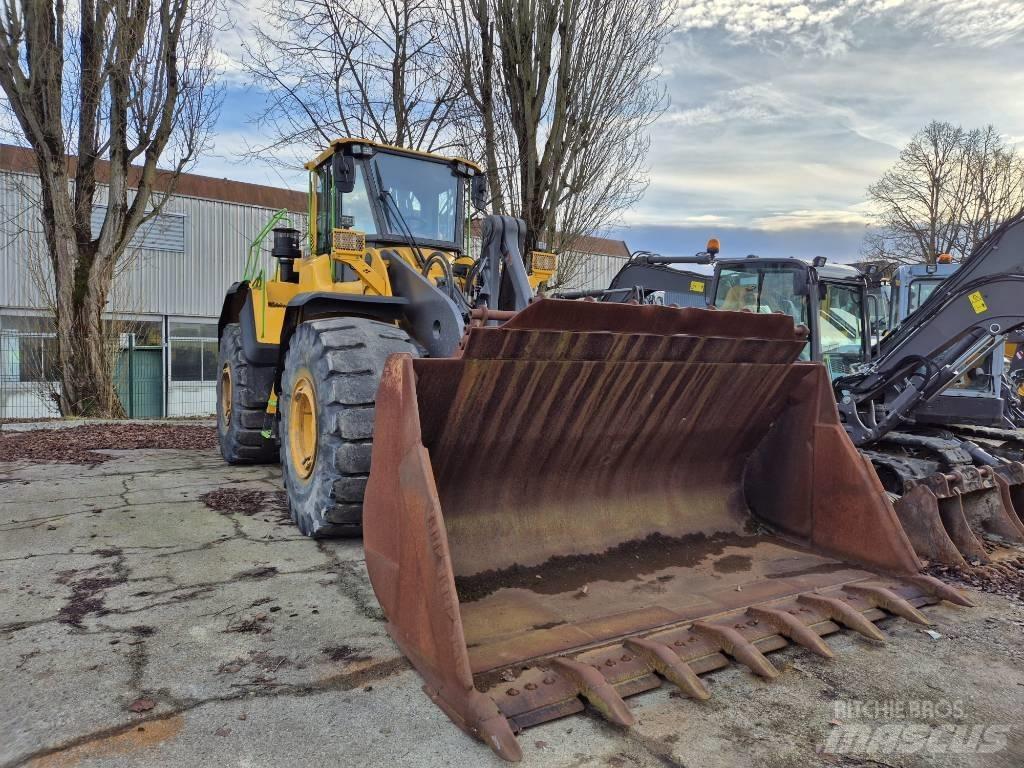 Volvo L 220 H لوادر بعجل