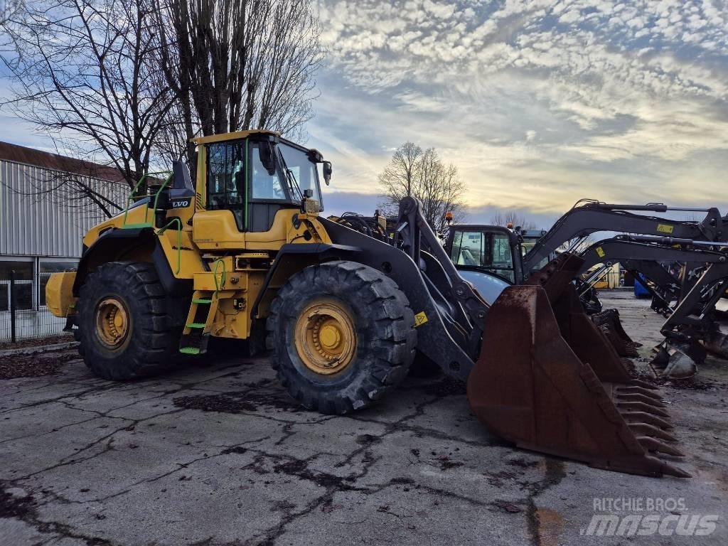 Volvo L 220 H لوادر بعجل