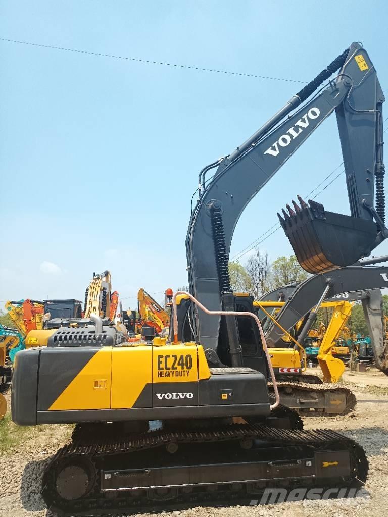 Volvo EC 240 حفارات زحافة