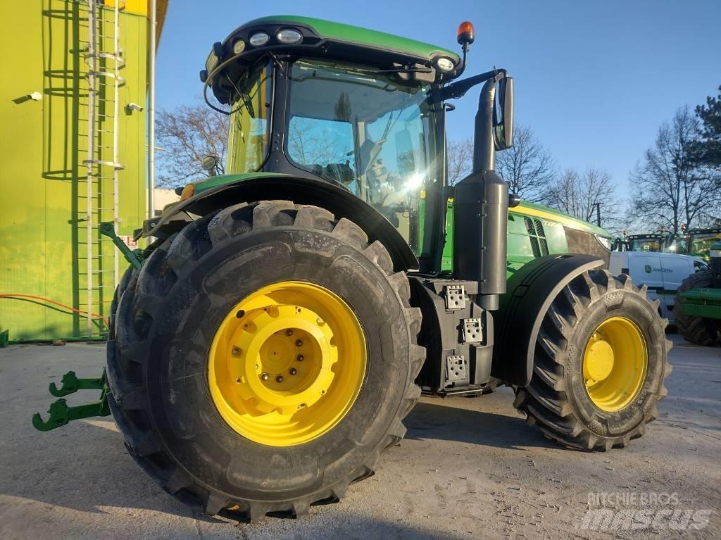 John Deere 7270 R الجرارات
