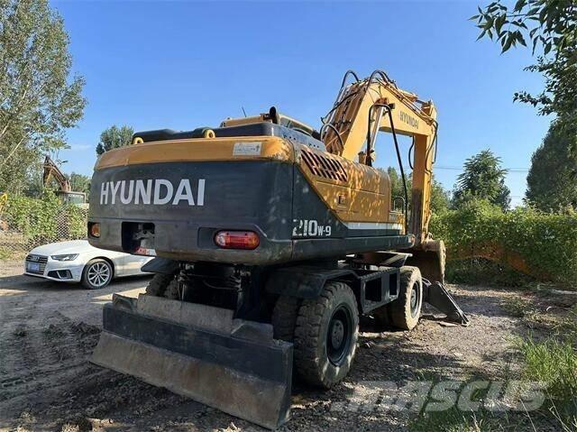 Hyundai 210W حفارات زحافة