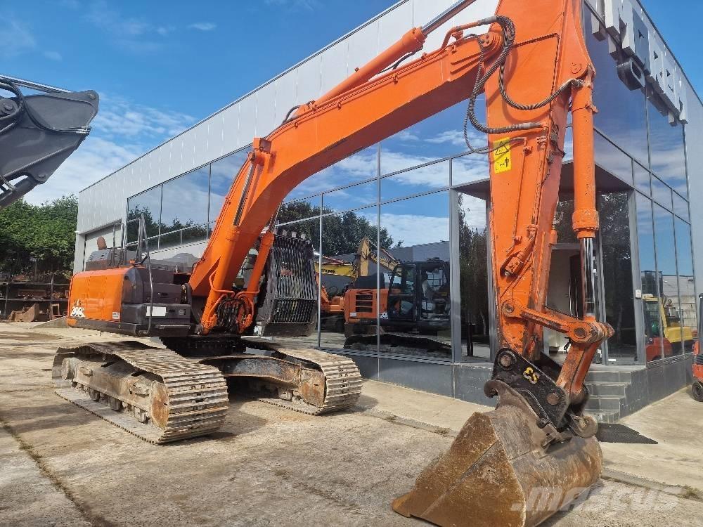Hitachi ZX300LC-5 حفارات زحافة