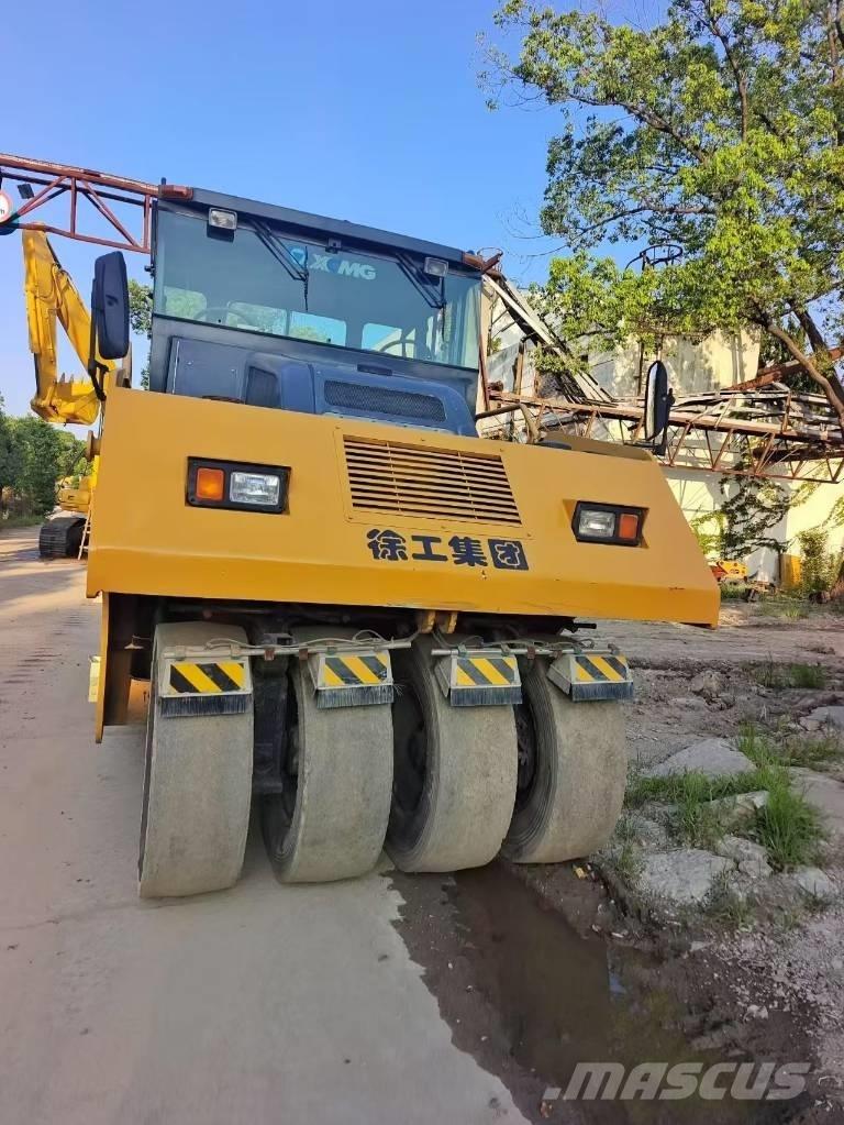 XCMG XP 263 مداحل ذات إطارات هوائية