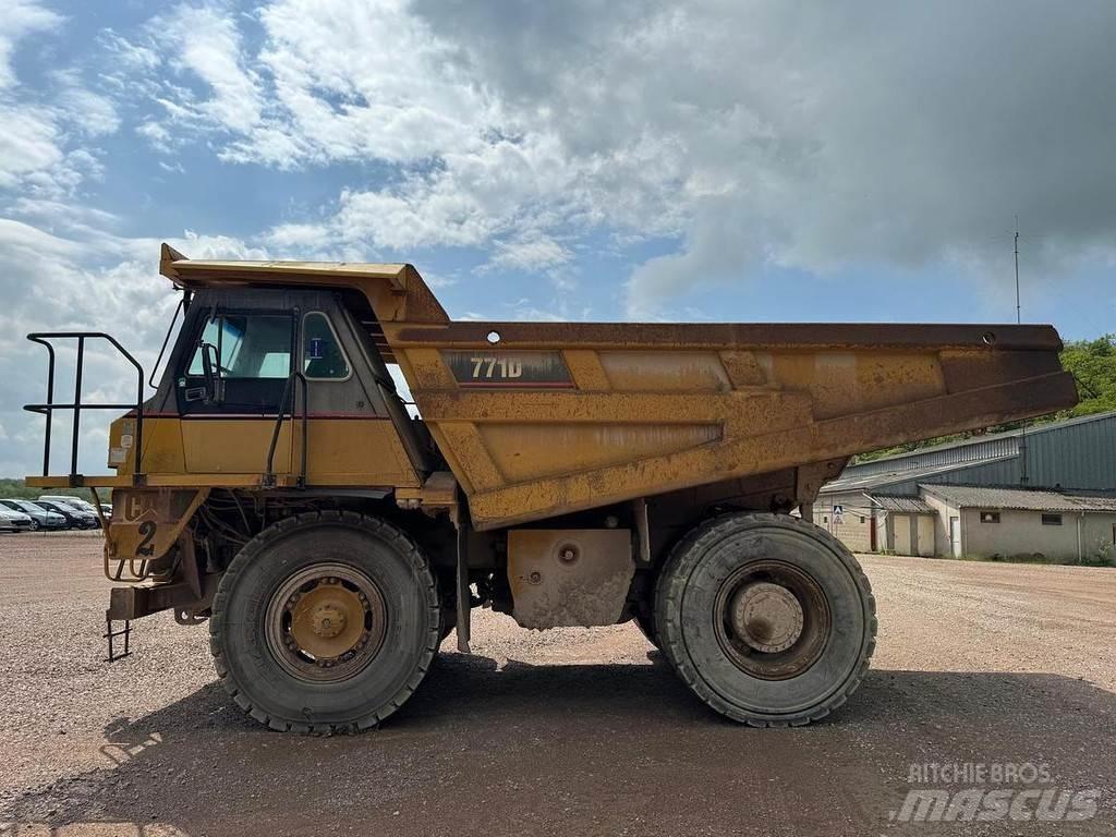 CAT 771D عربات نقل قلابة للمواقع