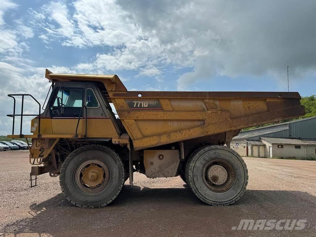 CAT 771D عربات نقل قلابة للمواقع