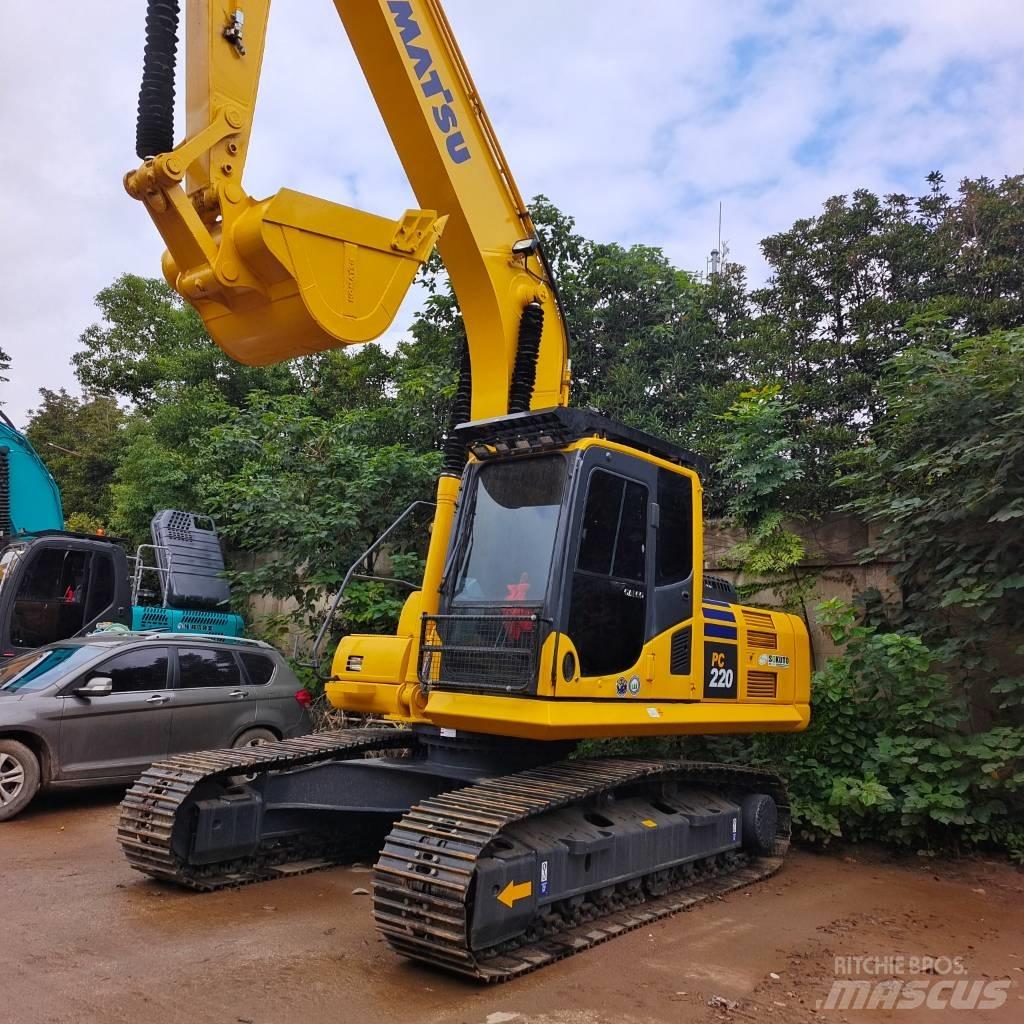Komatsu PC 220-7 حفارات زحافة