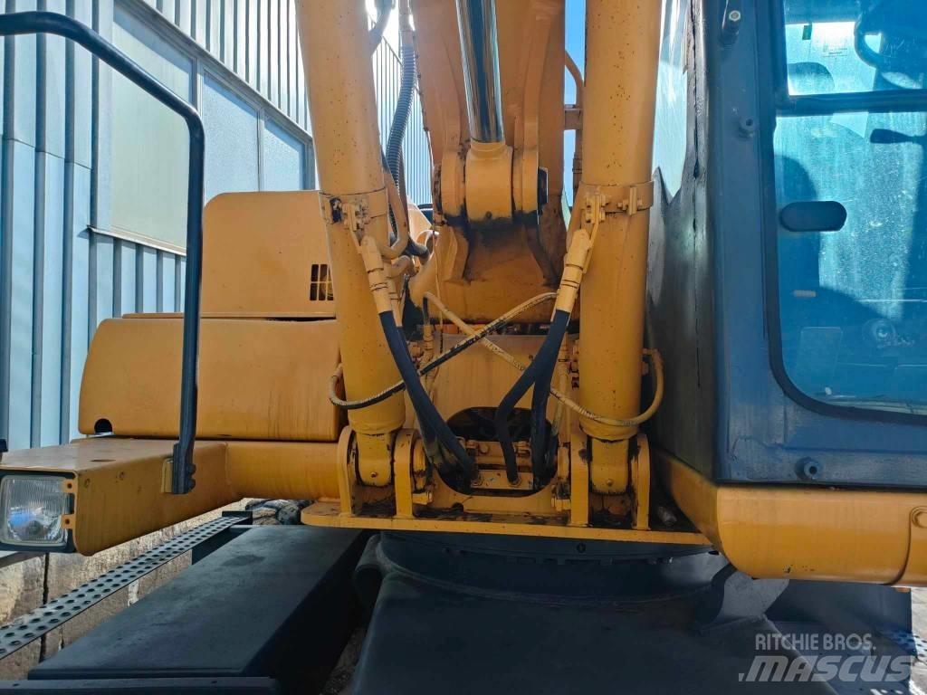 Komatsu PW 130ES-6K حفارات بعجل