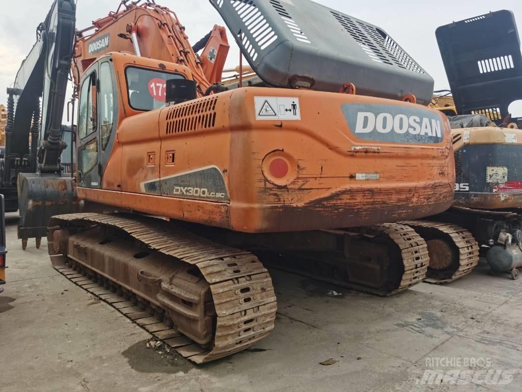 Doosan DX 300 LC حفارات زحافة