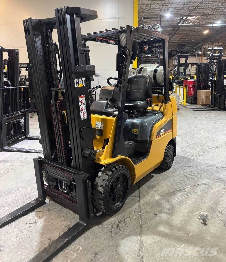 CAT FGC25N شاحنات ذات رافعات شوكية - أخرى