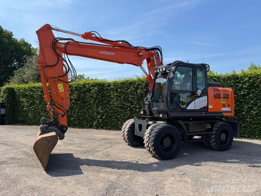 Hitachi Zaxis 140 W حفارات بعجل