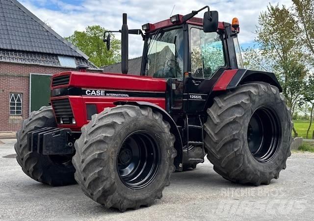 Case IH 1255 XL الجرارات