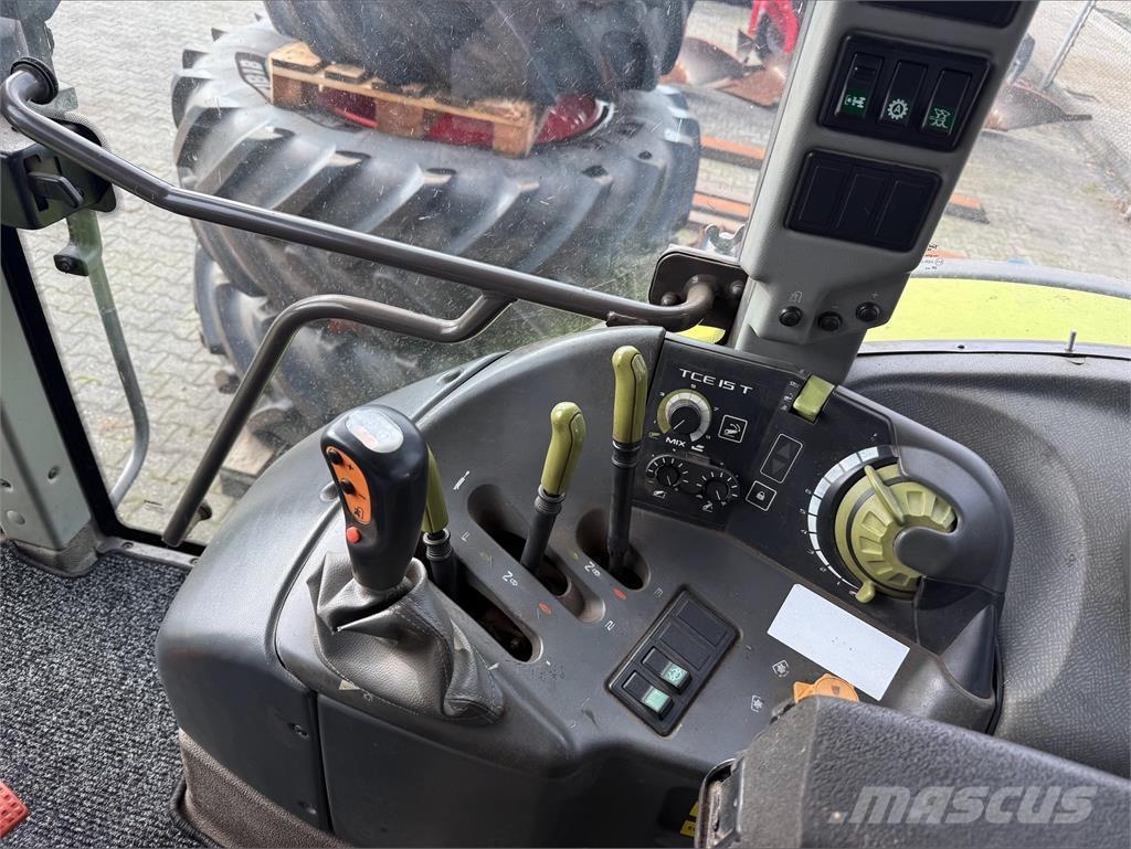 CLAAS Ares 697 ATZ الجرارات