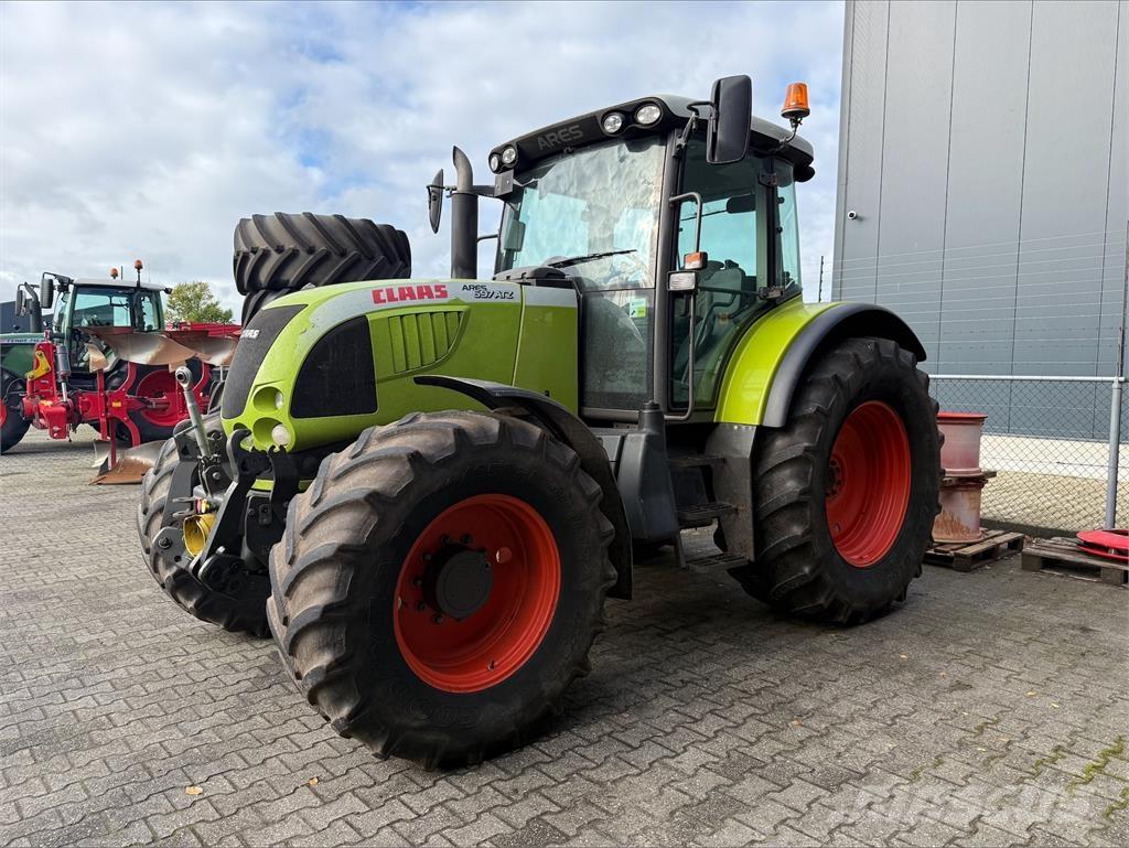 CLAAS Ares 697 ATZ الجرارات