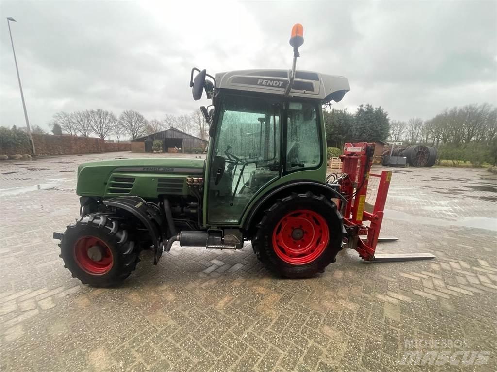 Fendt 208V الجرارات