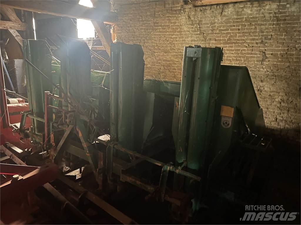 Hassia pootmachine حفارات وحصادات البطاطس