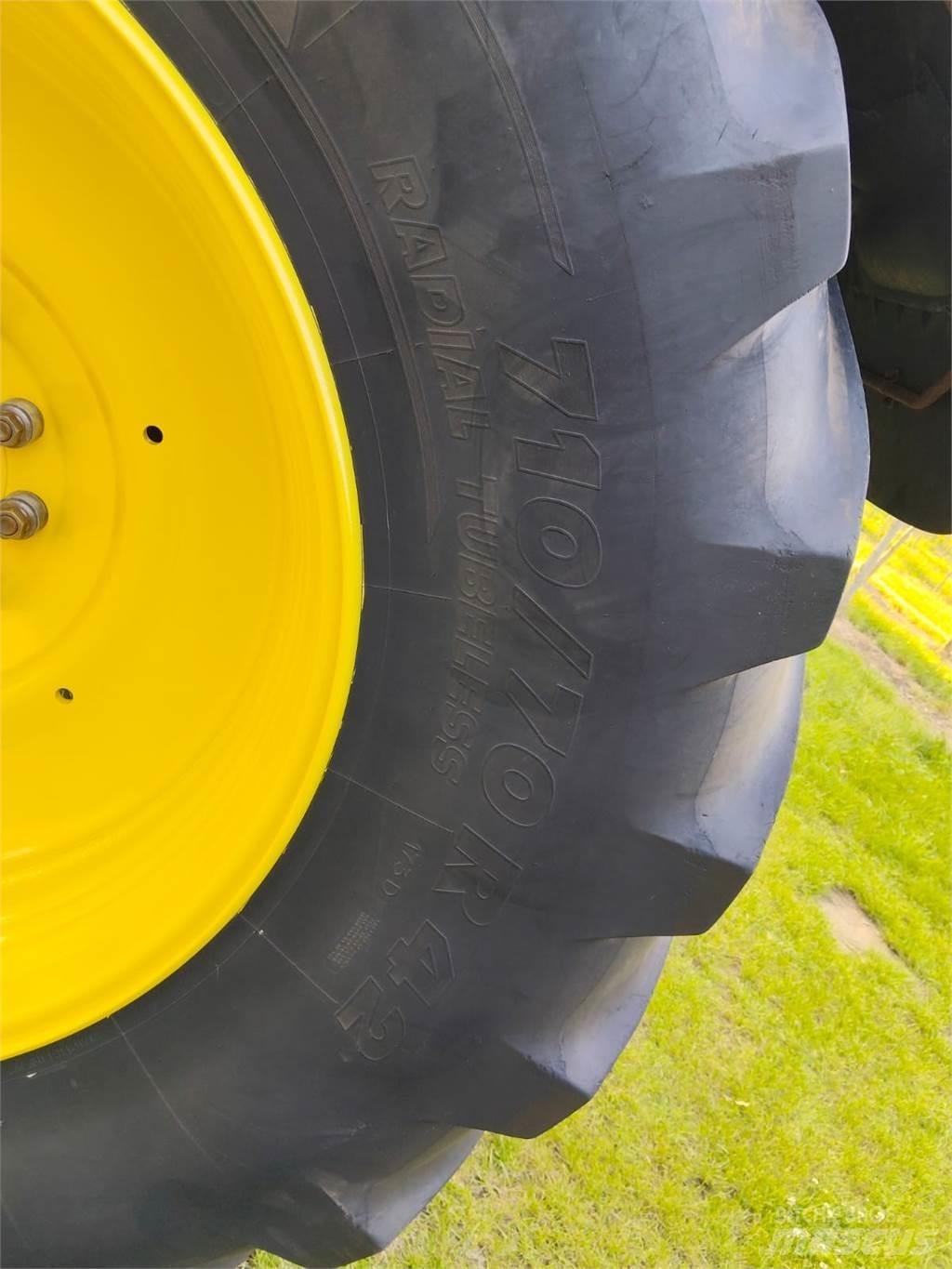 John Deere 6195R الجرارات