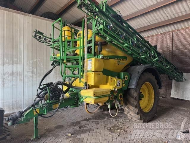 John Deere 832 رشاشات ذاتية الحركة