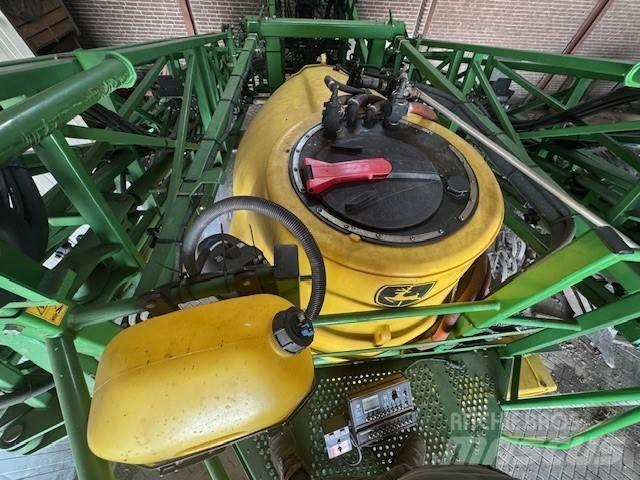 John Deere 832 رشاشات ذاتية الحركة